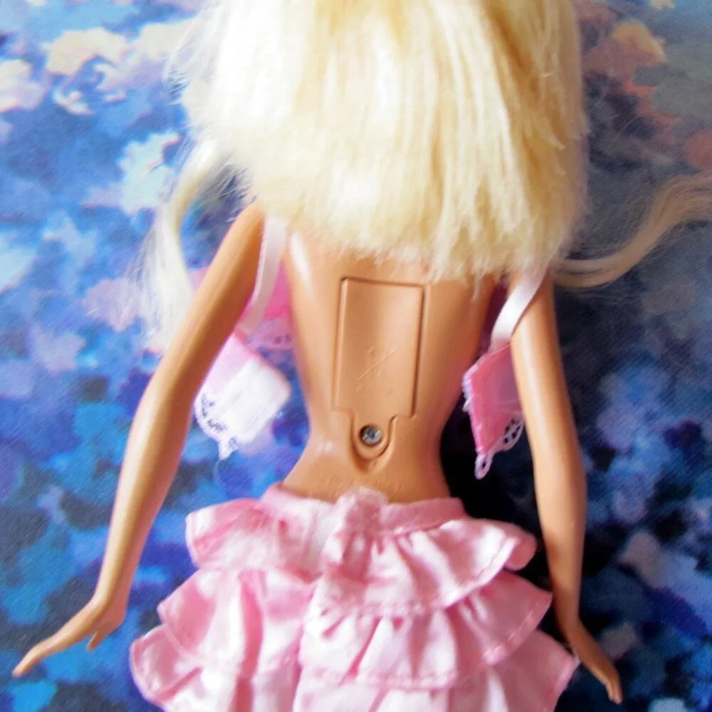 BARBIE LIGHT-UP DOLLS w BELLY BUTTON JEWELS THAT FLASH LIGHT + SHOES & NECKLACE!